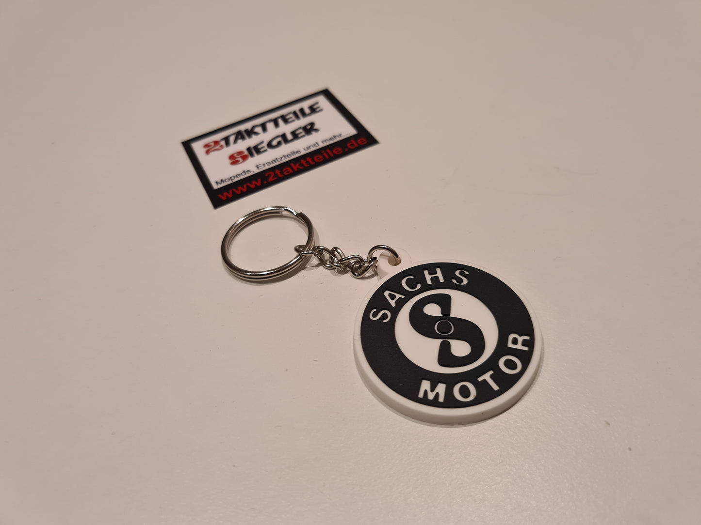 Schlüsselanhänger Gummi Sachs Motor Logo schwarz/weiß Hercules Keyring