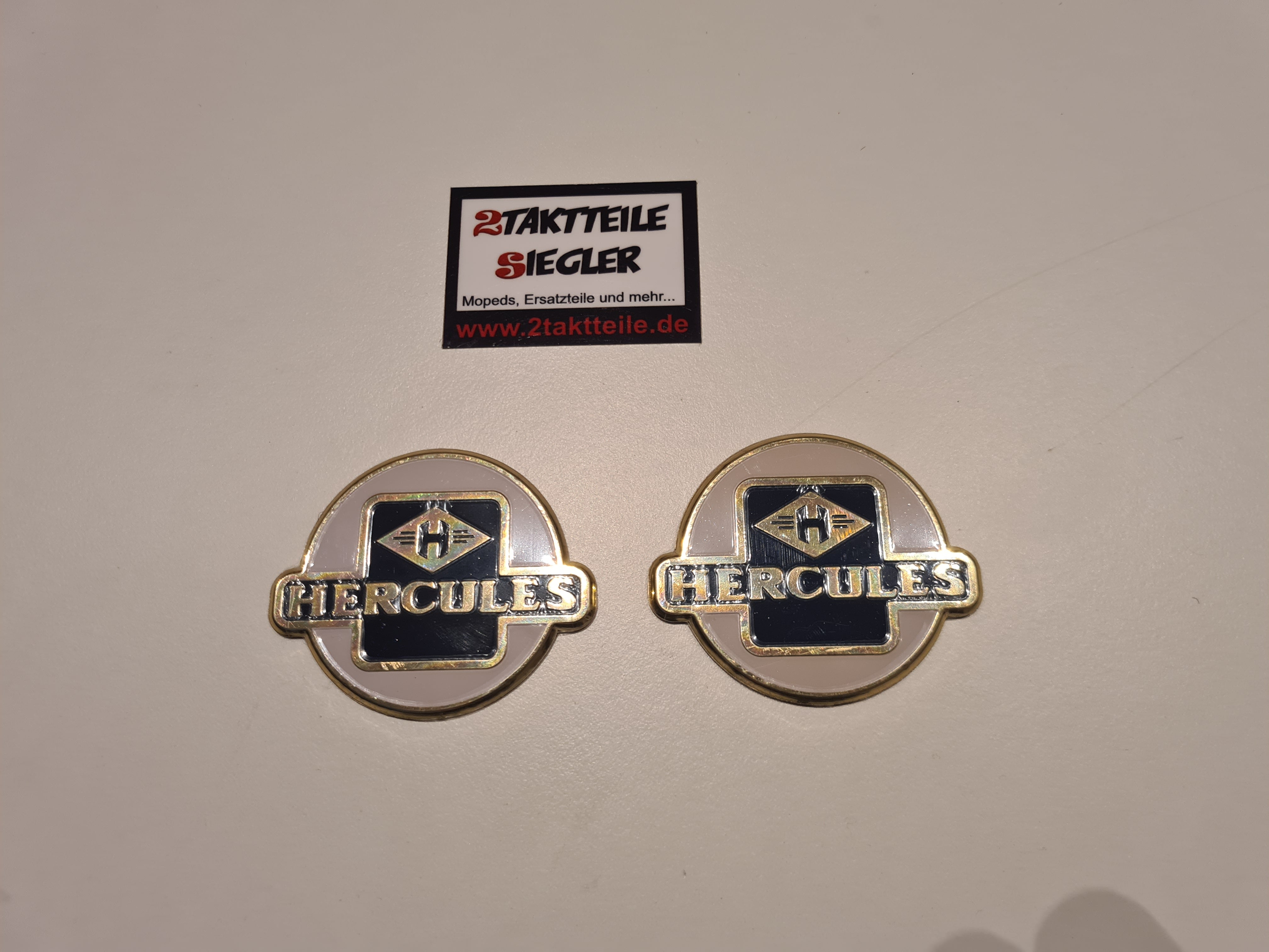 YAMAHA R1 Mt07 Mt09 EMBLEMA SERBATOIO 5cm 3d ADESIVI S/Cromo 50mm LOGO - Foto 5