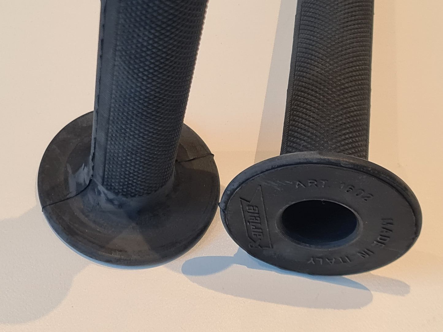 Ariete Lenkergriffe schwarz Hercules GS Zündapp Six-Days Geländesport 50 75 100 Magura-Look 24 22 mm 01602